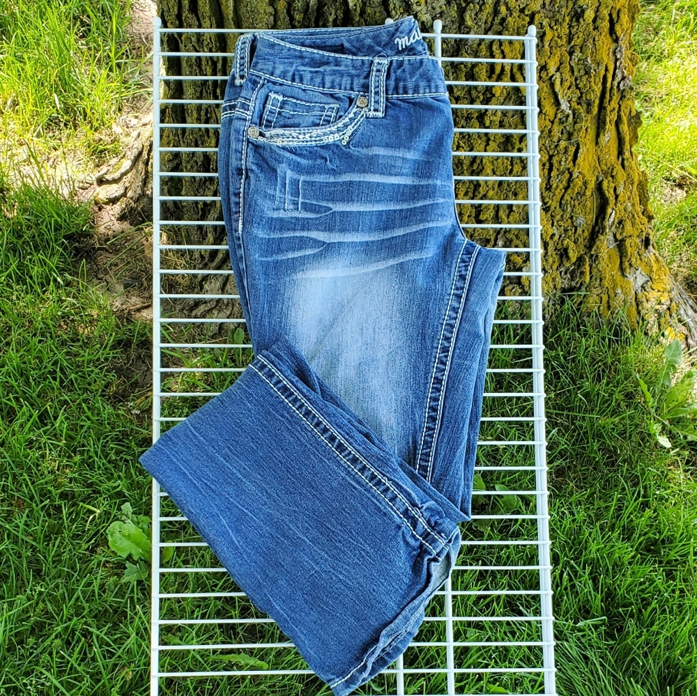 MAURICES Low Rise Bootcut Faded Jeans 7/8X-Long